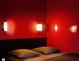 Copie de decoration-chambre-couleur-peinture-rouge-passion-soubassement-noir5